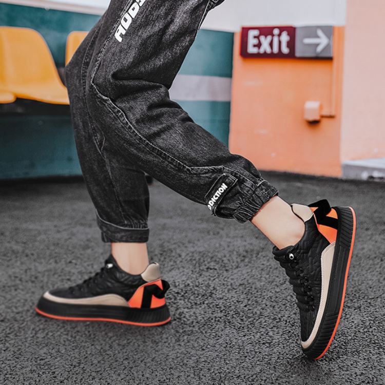 Freizeitschuhe aus Leder - Premiere